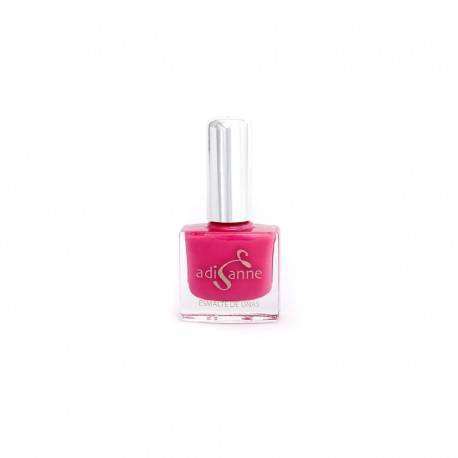 Esmalte de uñas de color rosa chicle